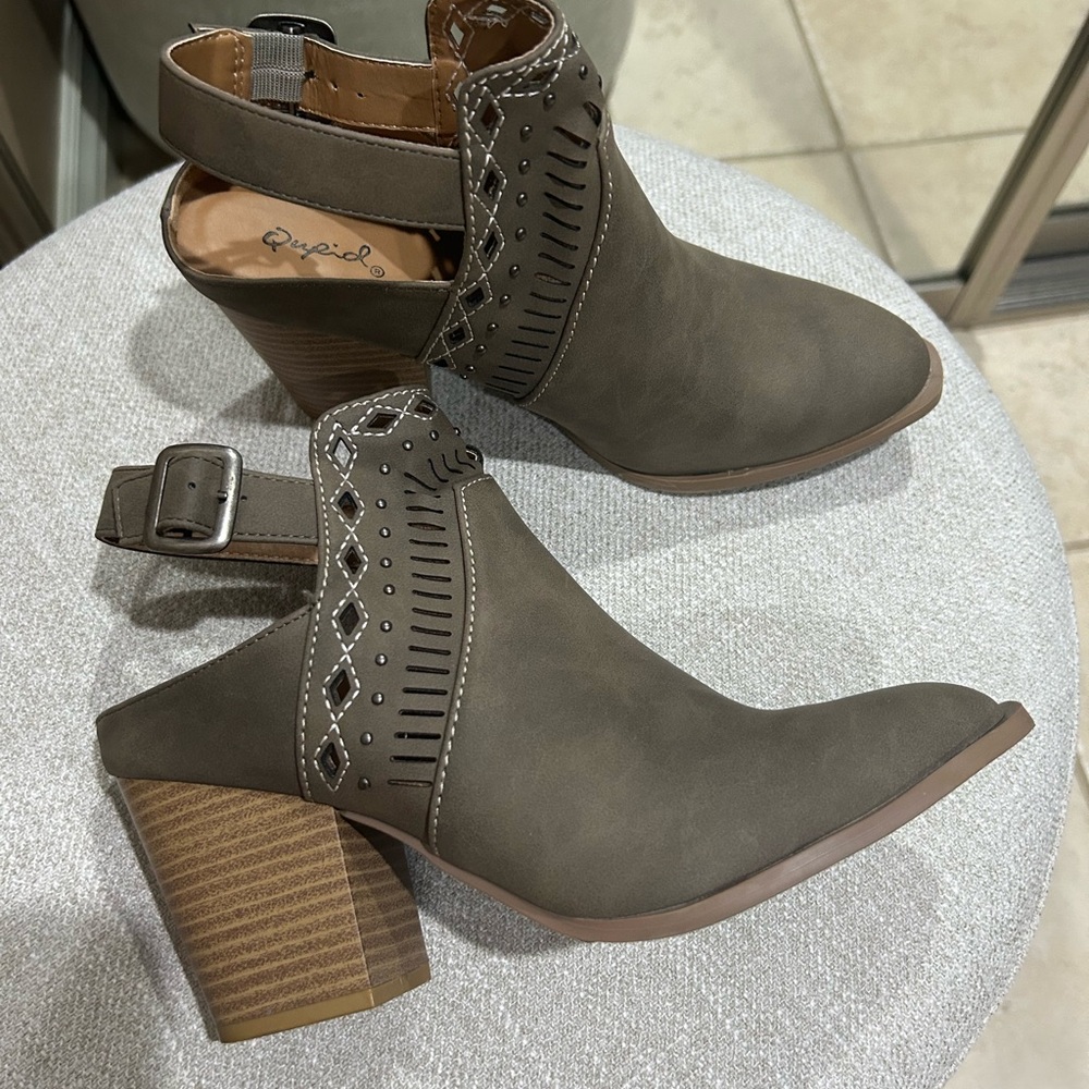 Qupid Women's Taupe Ankle Booties with Cut-Out Design